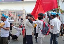 चाकीसैंण से पौड़ी पहुंचे होली के होल्यारों की टोली ने शहर की गलियों में उड़ाया गुलाल