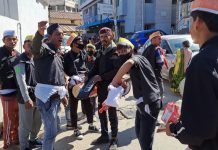 होली के रंगों में नहाये होल्यारों की टोलियां पहुंच रही मंडल मुख्यालय पौड़ी, इंद्रधनुषी रंग बिखेर पारंपरिक संस्कृति को बचाने का कर रही हैं प्रयास