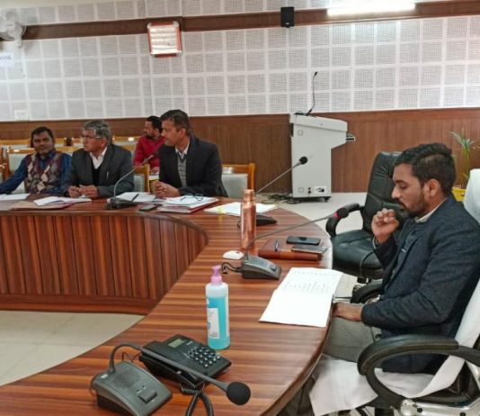 वन भूमि से संबंधित लंबित 7 मामलों को जिला अधिकारी ने तत्काल निस्तारित करने के वन विभाग को दिए निर्देश