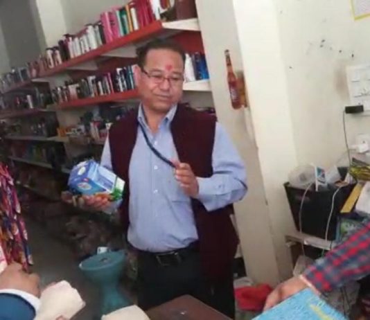 खाद्य सुरक्षा प्रशासन पौड़ी की टीम ने श्रीनगर व श्रीकोट मे खाद्य कारोबारियों की दुकानों का किया औचक निरीक्षण, खाद्य पदार्थों के 5 नमूने भेजे जांच के लिए