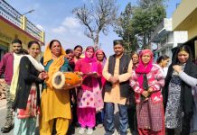 जिले भर में होली के पर्व पर रही धूम, कहीं होल्यारों की टोली तो कहीं बैठ की होली से जमे रंग