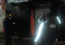 होली के पर्व पर पौड़ी बस अड्डे के समीप तीन दुकानों में आग लगने से दुकान में रखा सामान हुआ खाक