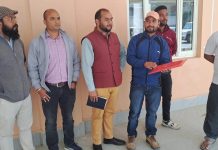 गरुड़ चट्टी में खुले शराब के ठेके को हटाने की उठाई मांग