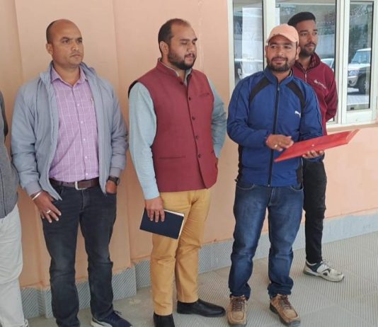 गरुड़ चट्टी में खुले शराब के ठेके को हटाने की उठाई मांग