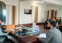 नगर निगम श्रीनगर के विकास कार्यों को लेकर जिलाधिकारी ने बुलाई समीक्षा बैठक