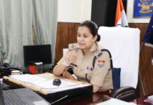 कार्य में लापरवाही बरतने पर एसएसपी ने जनपद के पुलिस क्षेत्राधिकारियों के पेशकारों को लगाई फटकार