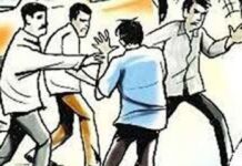 बच्चों के बीच कहासुनी के बाद दो पक्षो में खूनी संघर्ष,कई घायल