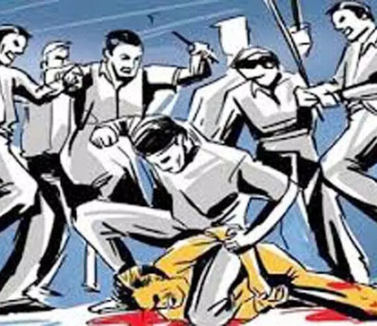 छात्रों के दो गुटों में जमकर चले रॉड और लाठी, कॉलेज ने किया निलंबित