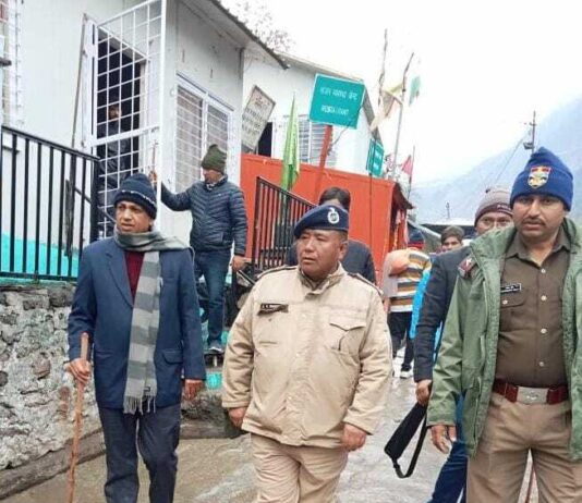 आयुक्त गढ़वाल मंडल ने बाबा केदार के दर्शन कर की पूजा-अर्चना