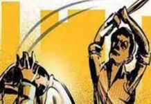 सनकी दामाद ने सास को लोहे की रॉड से मार-मार किया अधमरा