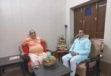 कैबिनेट मंत्री ने की महामंडलेश्वर स्वामी राजराजेश्वराश्रम महाराज से मुलाकात