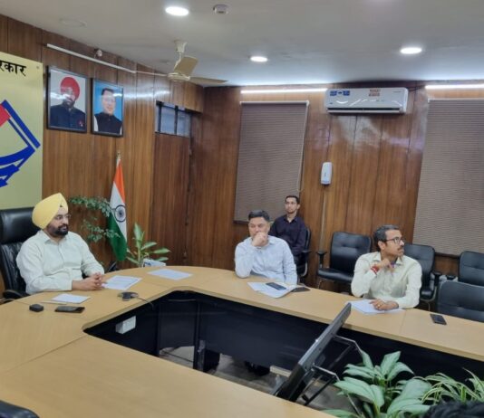मुख्य सचिव ने वन विभाग के अधिकारियों के साथ की बैठक