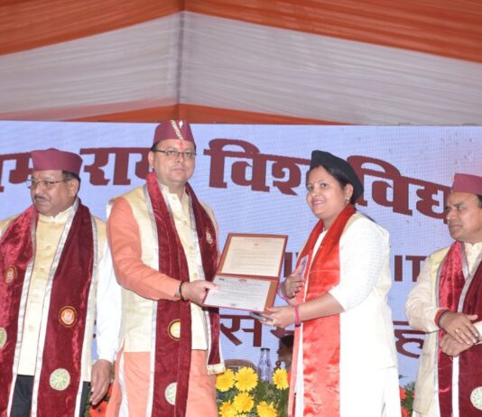 मुख्यमंत्री धामी ने दीक्षांत समारोह में किया प्रतिभाग, शोद्यार्थियों को की उपाधियां प्रदान