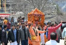 बद्रीनाथ धाम पहुंची देव डोलियाँ, कल श्रद्धालुओं के लिए खुलेंगे कपाट