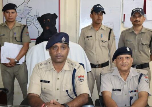 नाम पता और धर्म बदलकर युवती को किया ब्लैकमेल, पुलिस ने कसा शिकंजा