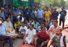 बेहड़ ने थानाध्यक्ष पर लगाया अभद्रता का आरोप, धरने पर बैठे