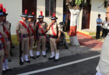 मुख्यमंत्री को अपने बीच पाकर पुलिस कर्मियों का बढ़ा हौसला