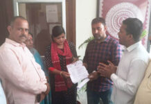 निजी स्कूलों की मनमानी को लेकर कांग्रेस ने किया प्रदर्शन, सीएम को भेजा ज्ञापन