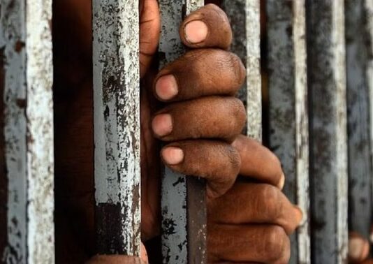 एडवोकेट के घर लाखों की चाेरी में पति-पत्नी गिरफ्तार