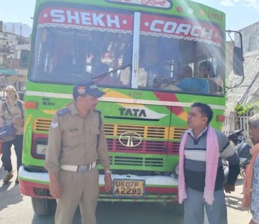 नशे में धुत ड्राईवर चला रहा था 40 यात्रियों से भरी बस, पुलिस ने उतारी खुमारी