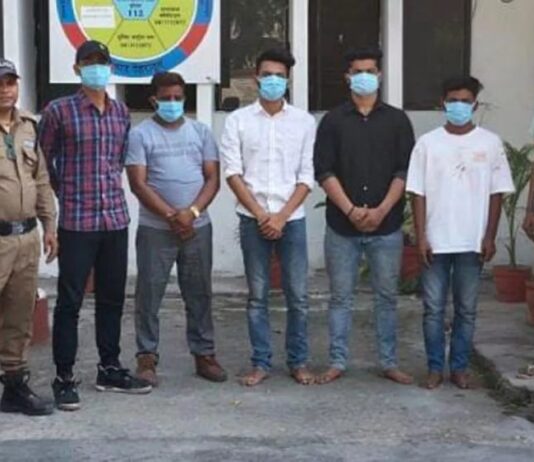 शराब पीकर हुडदंग मचा रहे आठ युवक गिरफ्तार