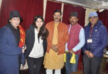 सुप्रसिद्ध अभिनेत्री डिंपल कपाड़िया पहुंची बदरीनाथ धाम