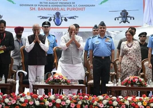 रक्षा मंत्री ने किया भारतीय वायुसेना के पहले विरासत केंद्र का शुभारंभ