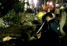 चलती कार के उपर पेड़ गिरने से अधिवक्ता की मौत