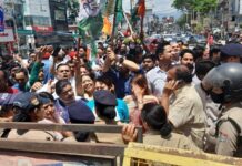 बैन वाली घोषणा पर दून में बजरंग दल का प्रदर्शन, कांग्रेस भवन घेरने की कोशिश