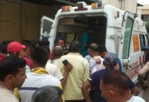 यूटिलिटी खाई में गिरी, दो की मौत, एक घायल