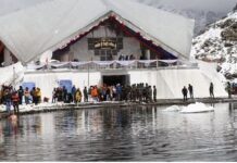 विधि-विधान के साथ खुले सिखों के पवित्रधाम हेमकुंड साहिब के कपाट