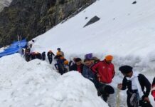 हिमखंड मार्ग पर आने से दो घंटे रोकी गयी हेमकुंड यात्रा
