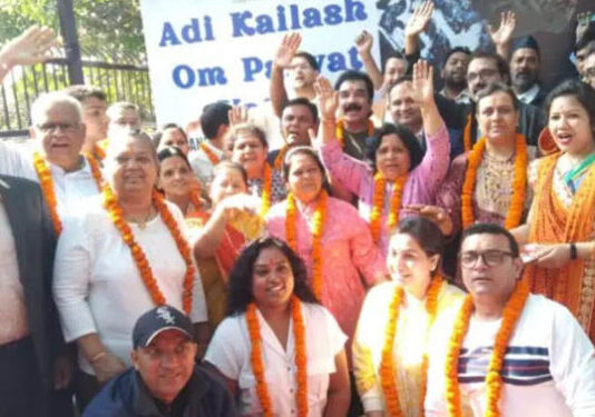 19 यात्रियों का पहला दल ओम पर्वत के लिए रवाना