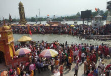 बुद्ध पूर्णिमा पर स्नान करने गंगा घाटों पर लगा लोगों का तांता