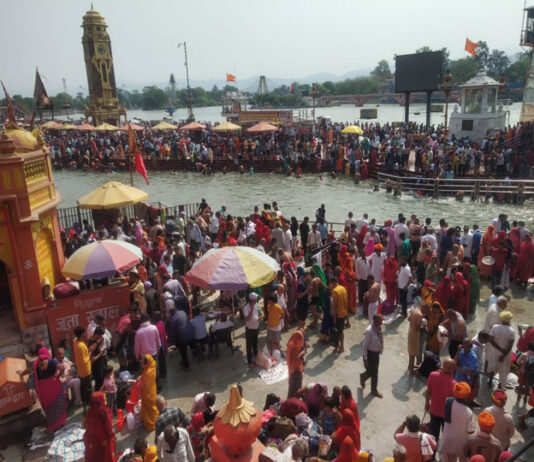 बुद्ध पूर्णिमा पर स्नान करने गंगा घाटों पर लगा लोगों का तांता