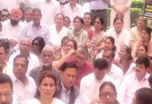 भाजपा सरकार के खिलाफ विपक्ष ने दिया सर्वदलीय धरना