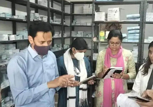 कुमाऊ कमिश्नर के महिला अस्पताल का औचक निरीक्षण से मचा हडकंप,मिली खामियां