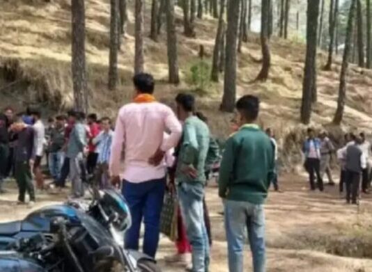 संदिग्ध हालत में मिला युवती का शव