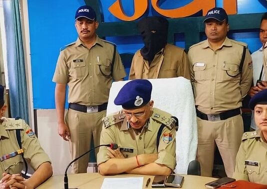 सरकारी जमीन पर अतिक्रमण कर मकान बनाने वाला अपराधी गिरफ्तार, जल्द चलेगा बुलडोजर