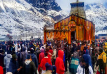 बर्फबारी के चलते रोकी गई केदारनाथ यात्रा