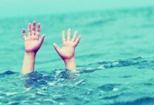 श्रद्धालु मंदाकिनी नदी के तेज बहाव में बहा