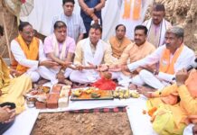रूडकी भाजपा कार्यालय के भूमि पूजन में शामिल हुए सीएम धामी