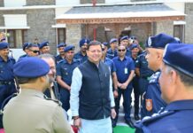 सीएम धामी ने पर्वतारोहण से लौटे एनडीआरएफ के जवानों किया स्वागत