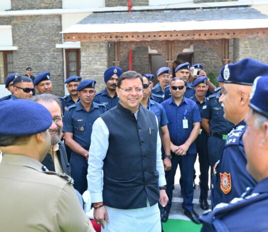 सीएम धामी ने पर्वतारोहण से लौटे एनडीआरएफ के जवानों किया स्वागत