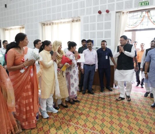 त्रिस्तरीय पंचायती व्यवस्था में ब्लॉक प्रमुख महत्वपूर्ण कड़ी: सीएम धामी