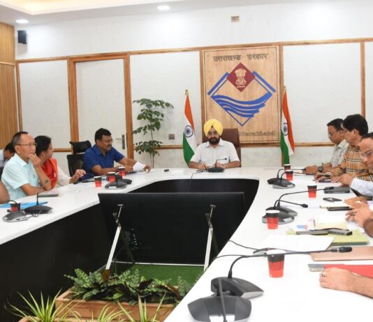 मुख्य सचिव ने ‘कैच दि रेन’ योजना के संबंध में अधिकारियों के साथ की बैठक