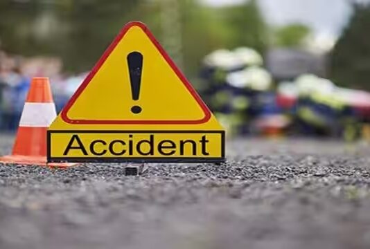 खाई में समाई पर्यटकों की कार,दो की मौत