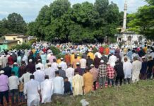 ईद-उल-अजहा पर पुलिस की कड़ी सुरक्षा के बीच अता की गई नमाज