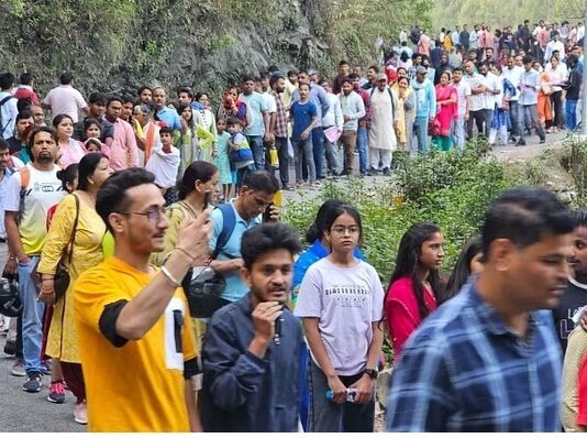 कैंची धाम के स्थापना दिवस पर उमड़ा आस्था का सैलाब