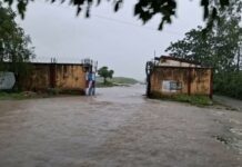 मानसून की दस्तकः मूसलाधार बारिश से एयरपोर्ट पर जलभराव, नही लैंड हो पाई इंडिगो की फ्लाईट